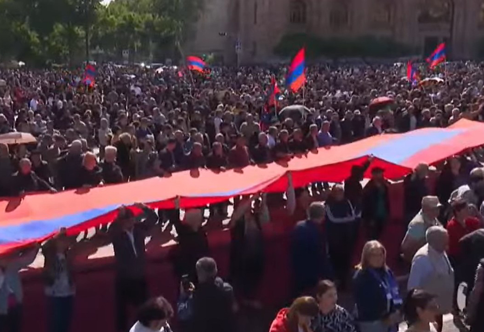 Митинг движения «Тавуш во имя родины» в Ереване стартовал с молитвы и минуты молчания