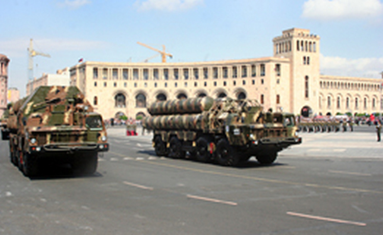 Լեգենդար С-300 համակարգերը ցուցադրվեցին Երևանի զորահանդեսին Լեգենդար С-300 համակարգերը ցուցադրվեցին Երևանի զորահանդեսին